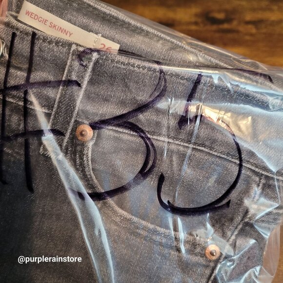 Levi's Jeans 26 Wedgie Straight High Rise Button Fly Black Wash Raw Hem Stretch - Picture 13 of 13